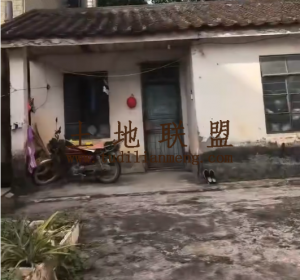 万宁200平米瓦房带小院转让生活便利